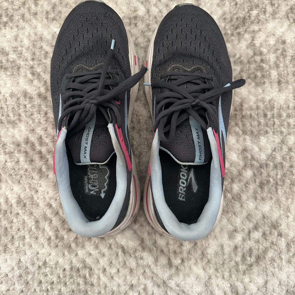 Brooks Women's Blue and Pink Sneakers